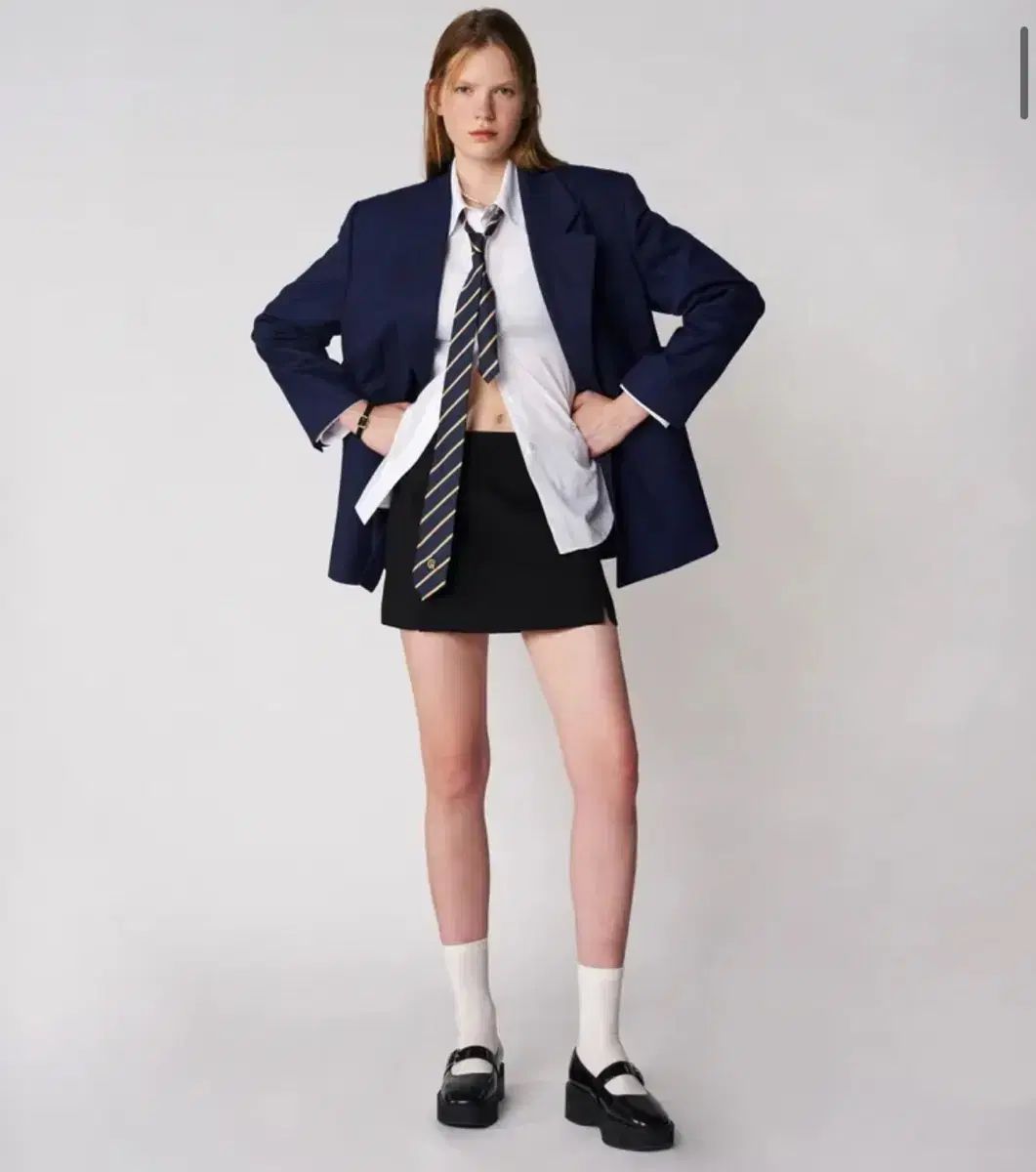 グローブ ノラ ジャケット＆スカート セットアップ ブラック