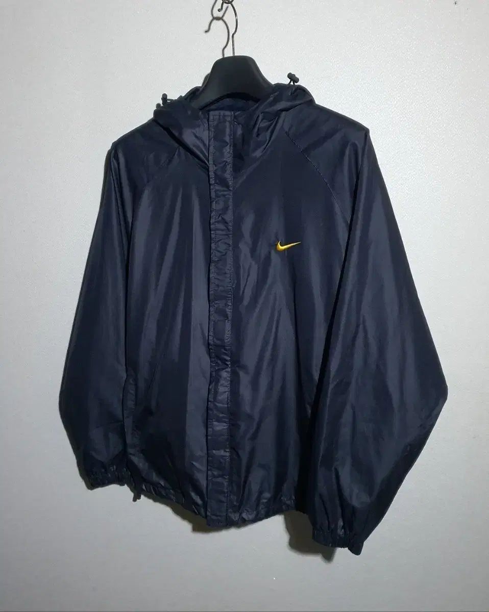 ナイキ ヒートテック ウィンドブレーカー