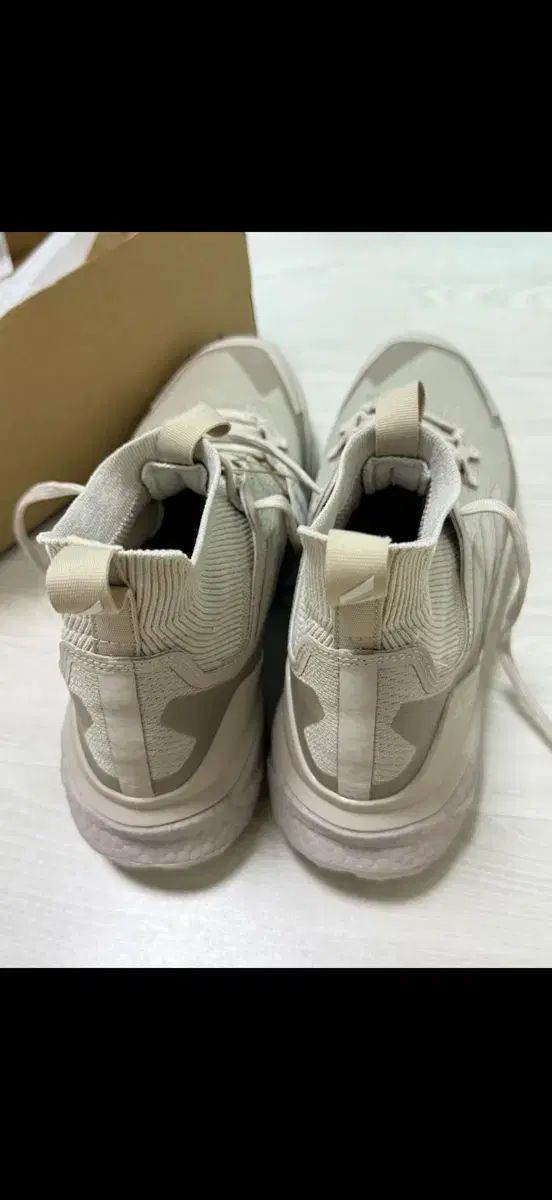 登山靴 adidas テレックス 275