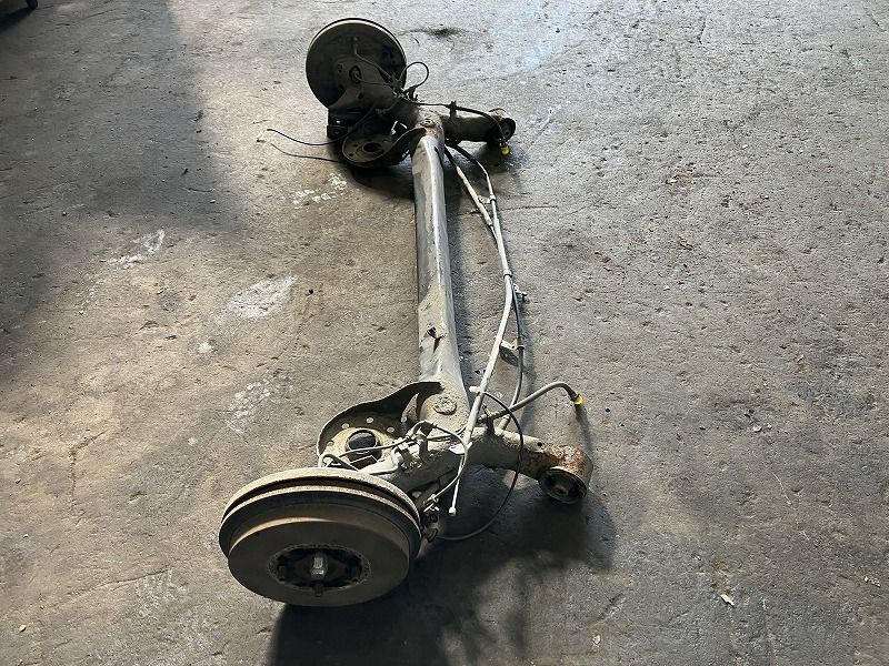 アクア NHP10 リアアクスルビーム S 42110-52332 割引 209