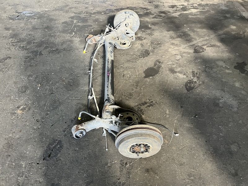 アクア NHP10 リアアクスルビーム S 42110-52332 割引 209