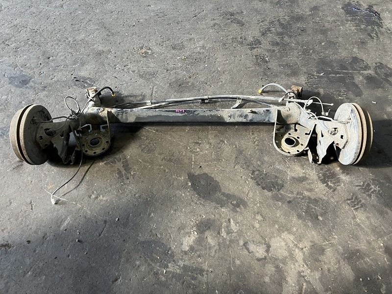 アクア NHP10 リアアクスルビーム S 42110-52332 割引 209