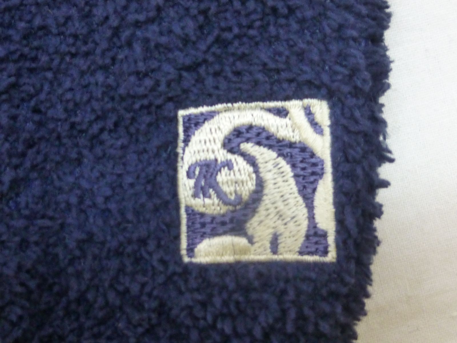 ジップアップパーカー