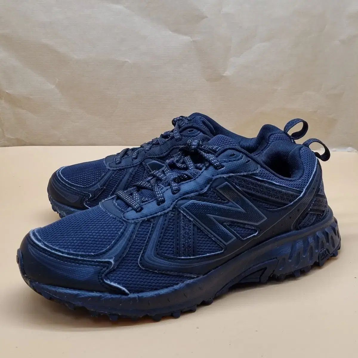 ニューバランス 410 v5 スニーカー 25センチ