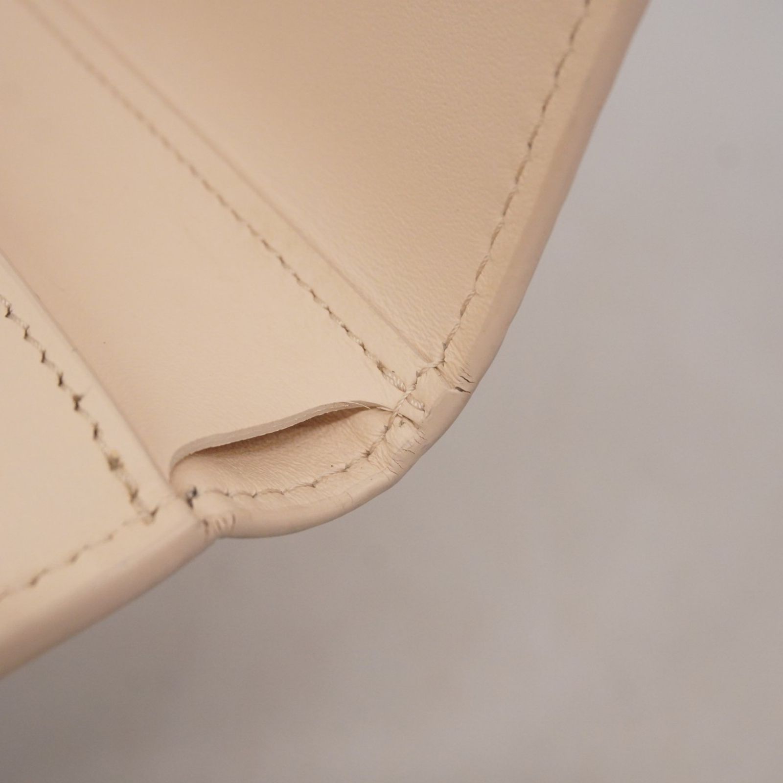 トリヨン ポルトフォイユカプシーヌコンパクト