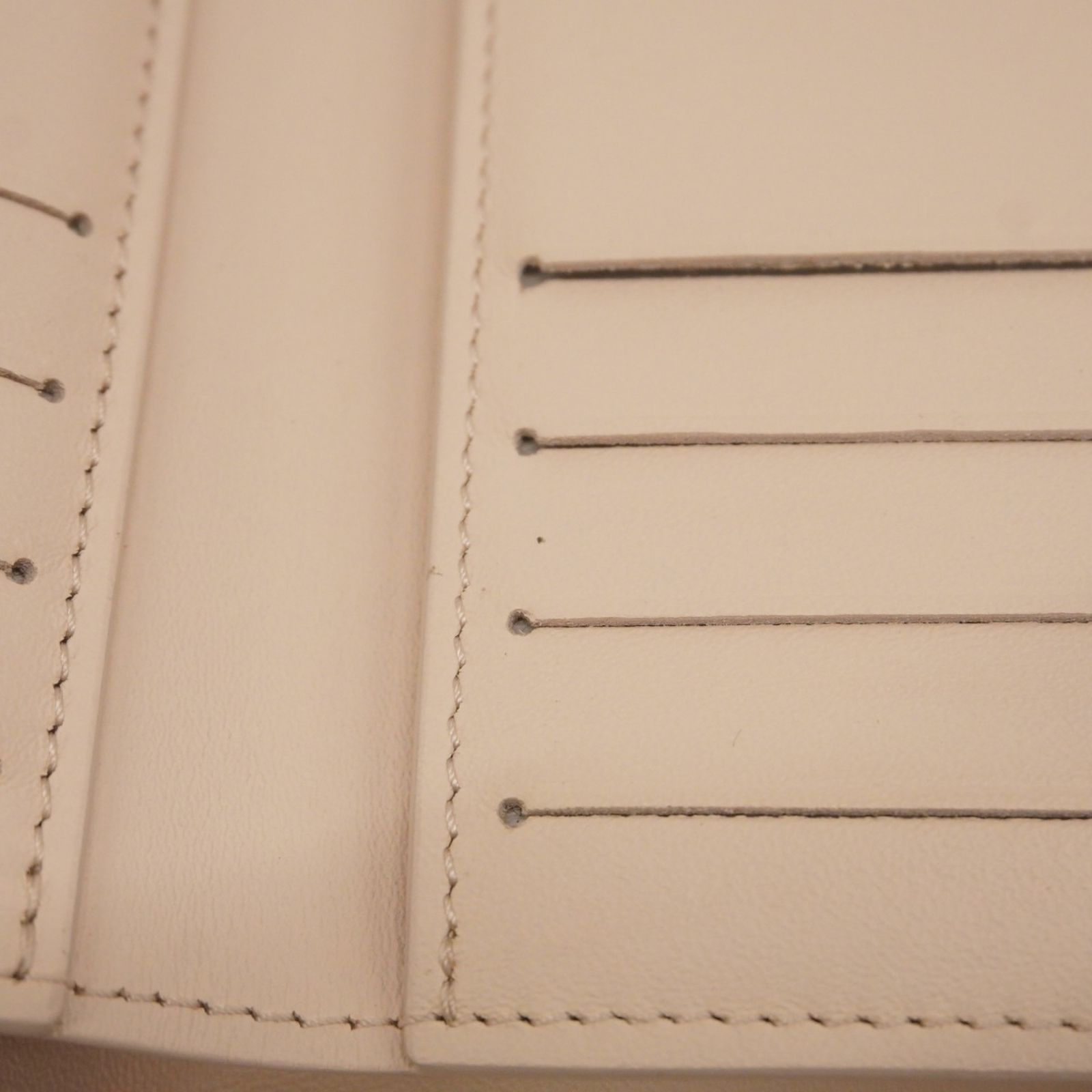 ポルトフォイユカプシーヌコンパクト