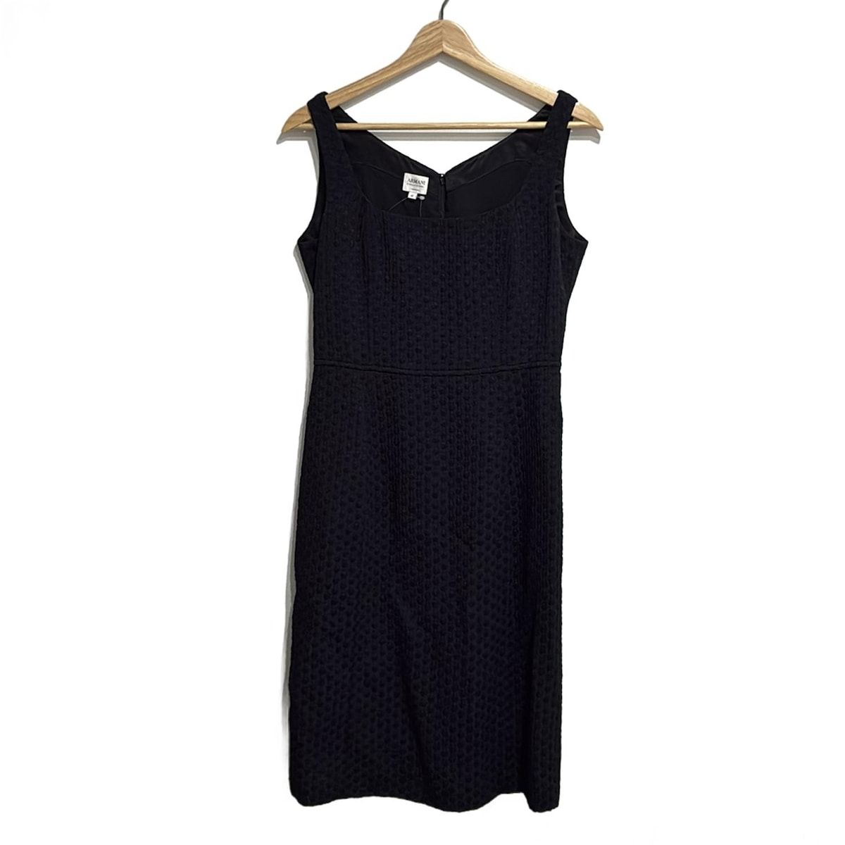 ARMANICOLLEZIONI アルマーニコレッツォーニ ワンピース サイズ42 M レディース - 黒 クルーネック ノースリーブ ひざ丈
