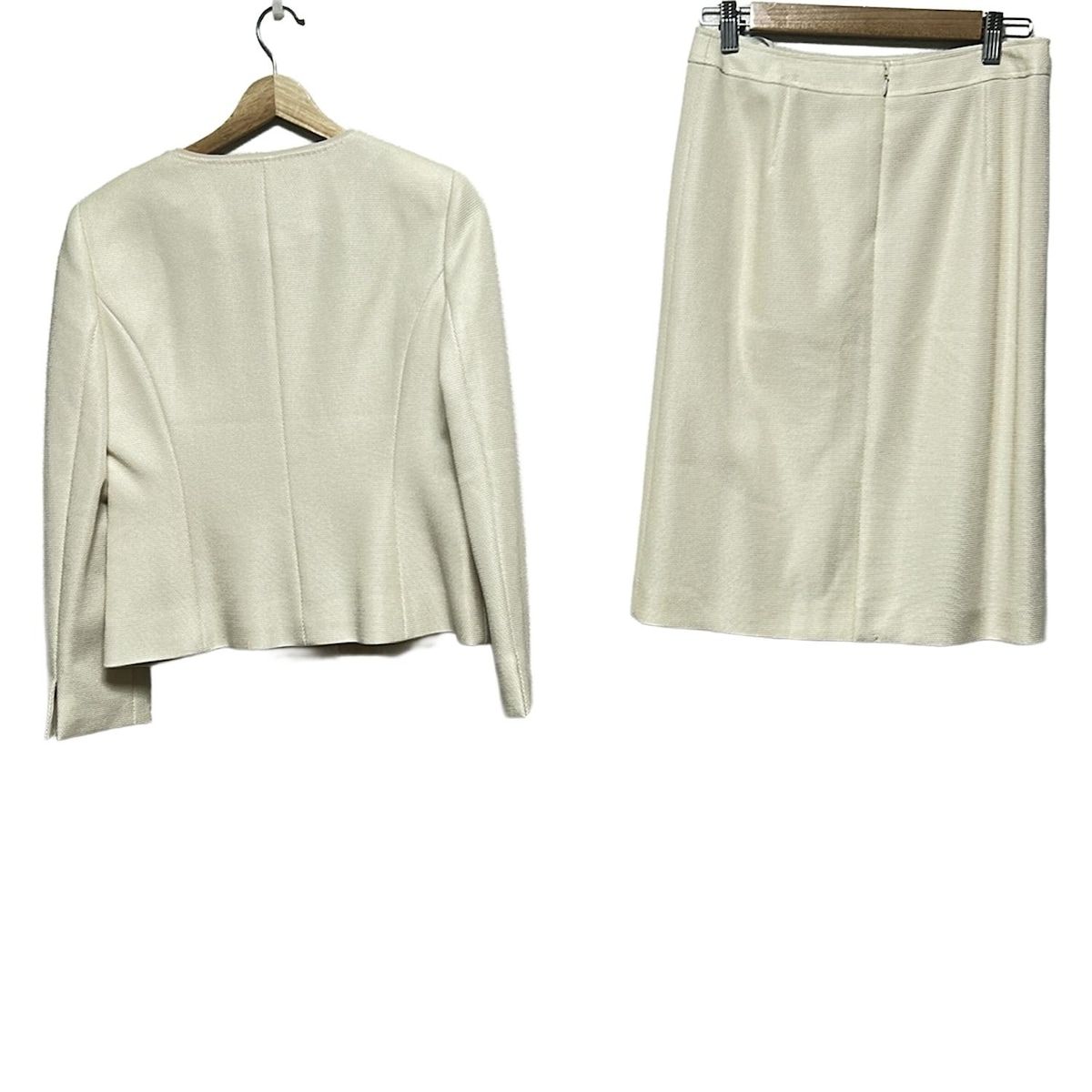 スカートスーツ