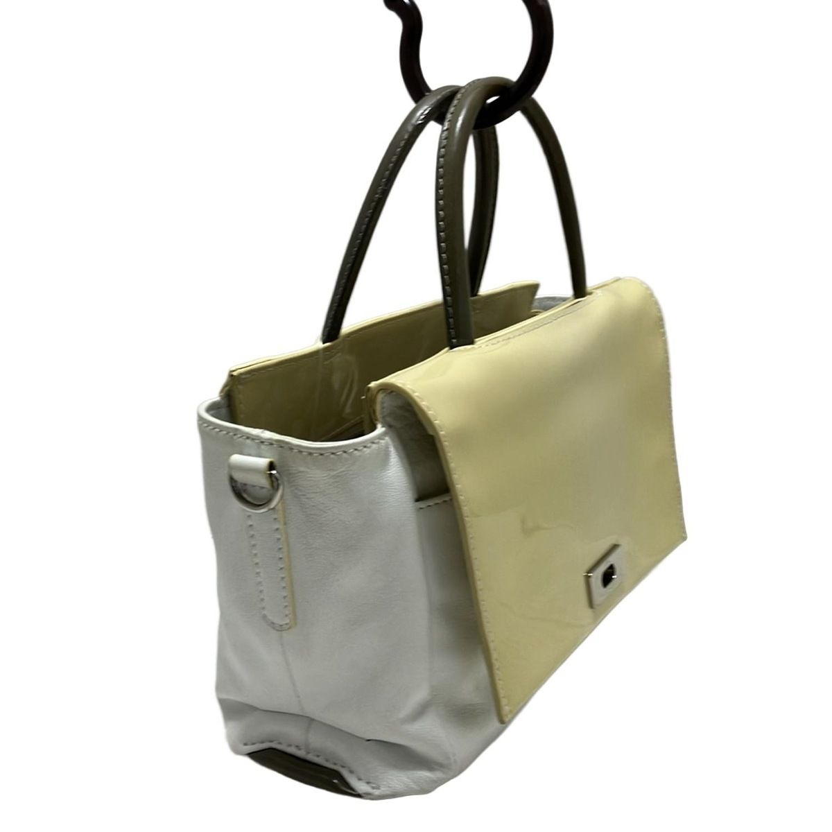 【美品】PotioR（ポティオール）レザー ハンドバッグ ベージュ×グレー 編込 PotioR(ポティオール) ハンドバッグ - 白×ベージュ×カーキ レザー