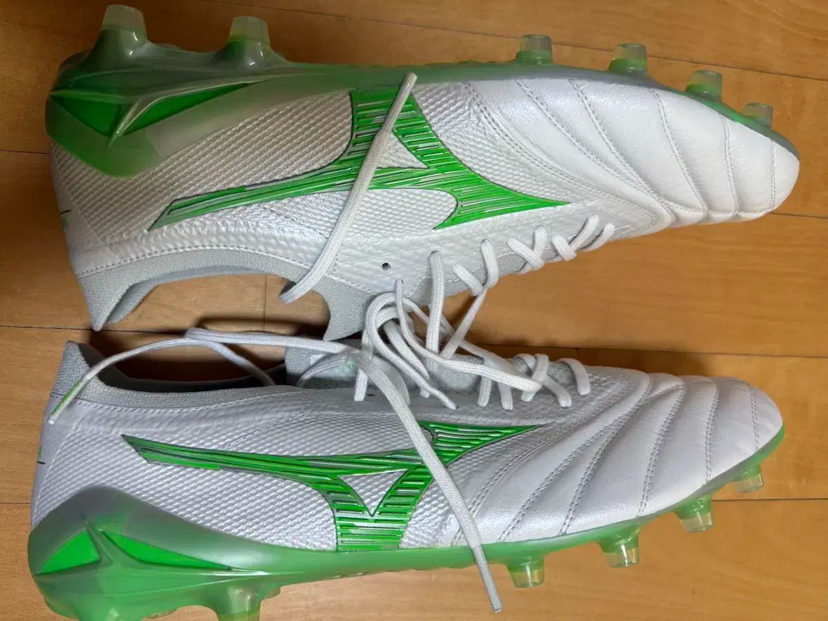 試し履きのみ　ミズノ　モレリア ネオ 4 ベータ ジャパン24.5cm 試し履きのみ ミズノ モレリア ネオ 4 ベータ ジャパン24.5cm Mizuno