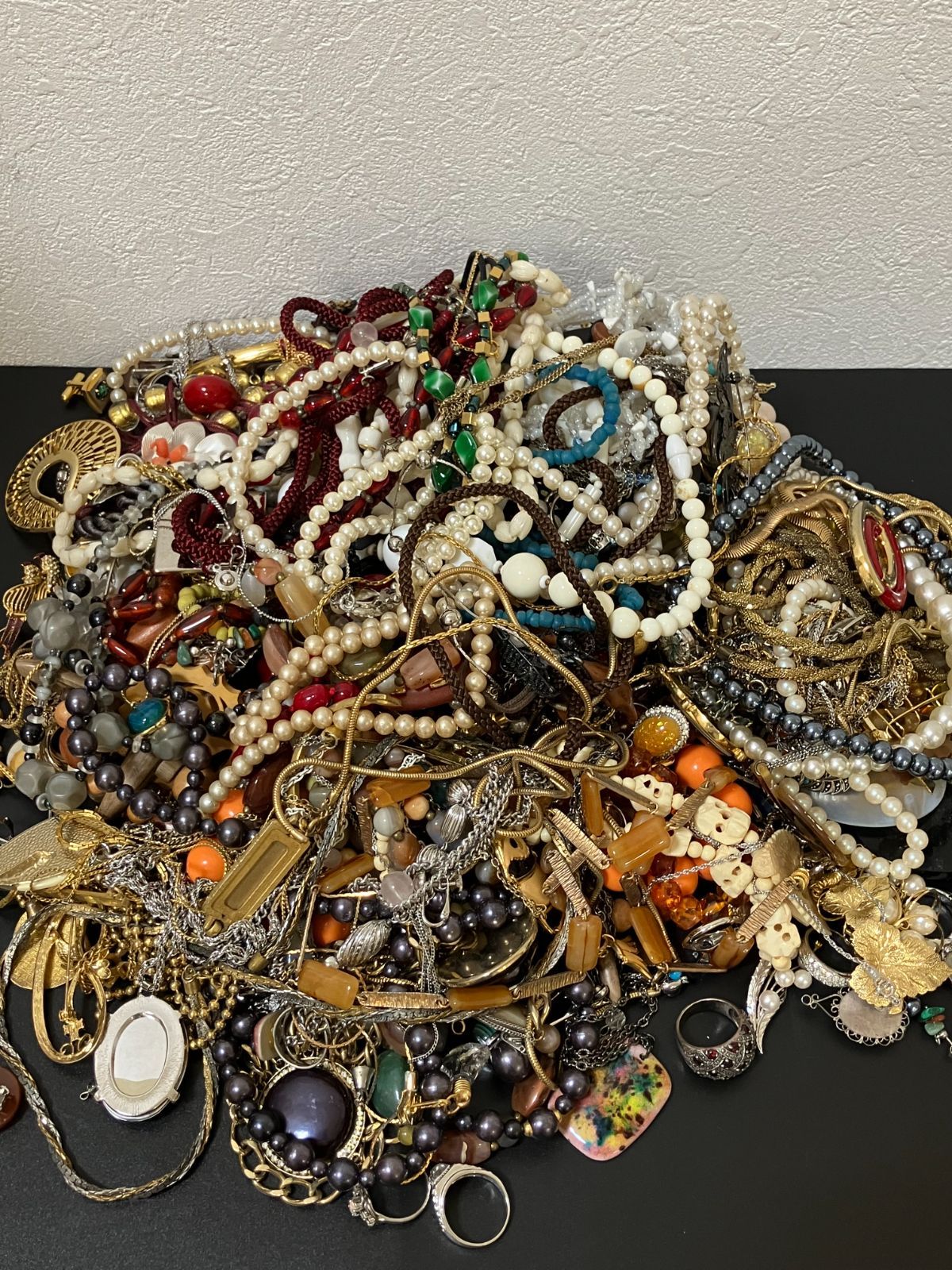 27759 大量 まとめ 約4キロ ネックレス イヤリング ブローチ タイピン リング