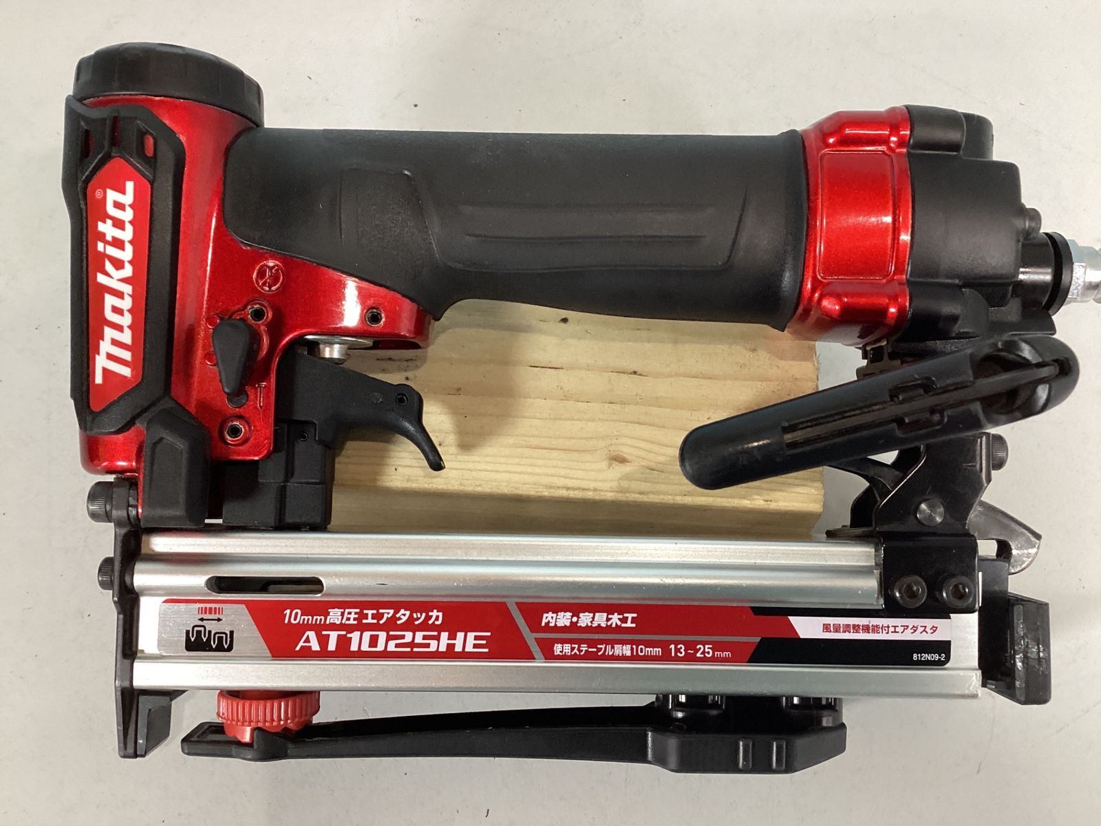 高圧エアタッカ