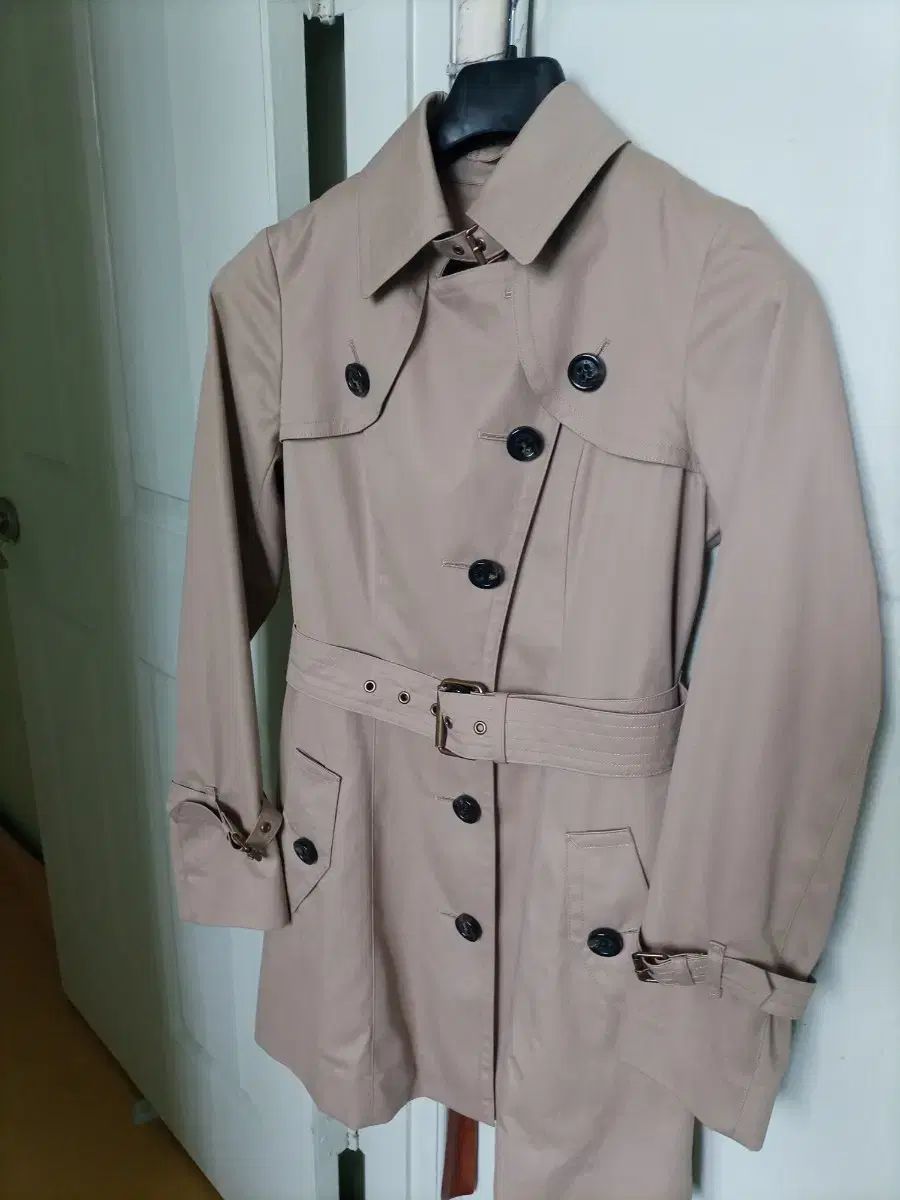 バーバリー トレンチ コート ブルー レーベル 着用画像 あり