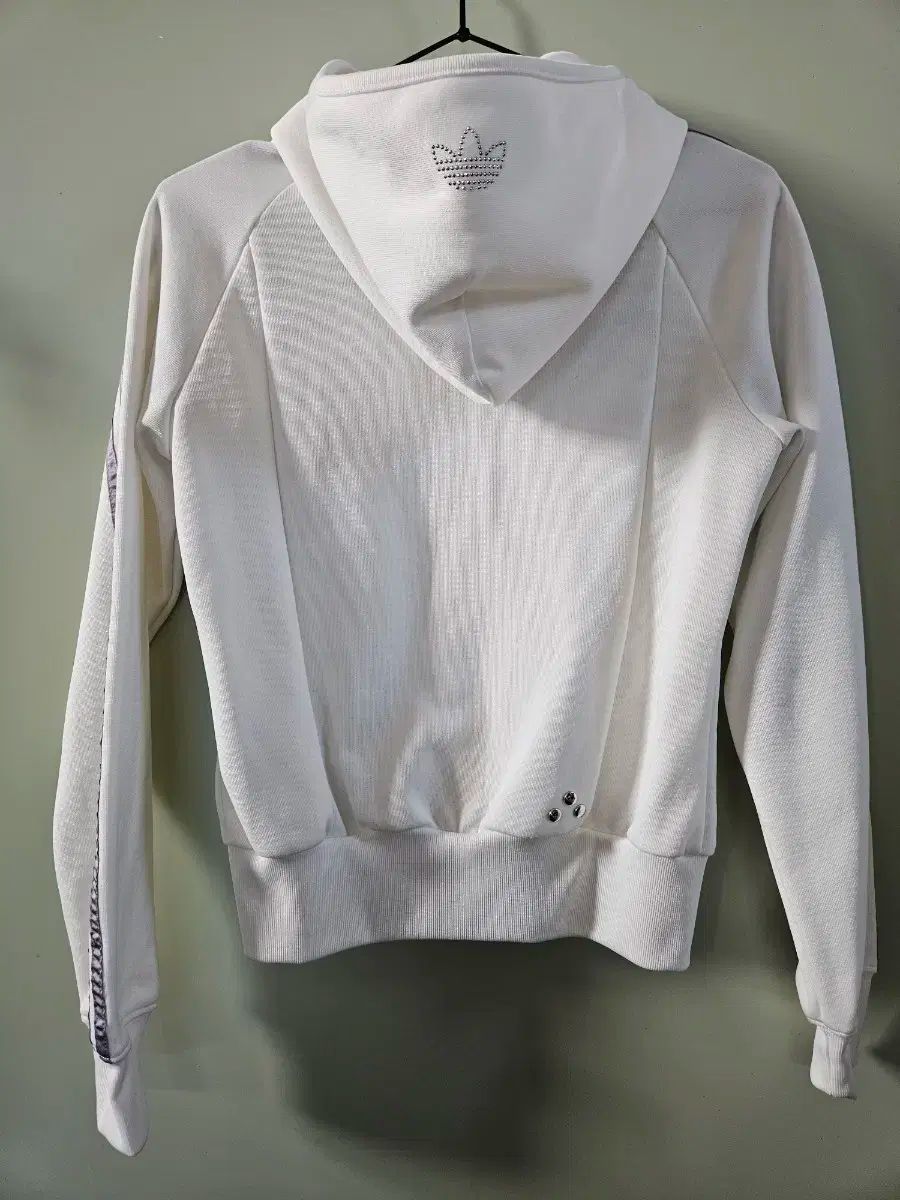 アディダス シルバーキュービック フード ジャージ