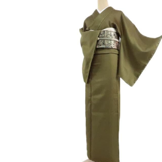 粋です、ゆったり身幅ワントーンの色合いがシンプルでモダンな正絹お召しのお着物です 粋です、ゆったり身幅ワントーンの色合いがシンプルでモダンな正絹お召しの