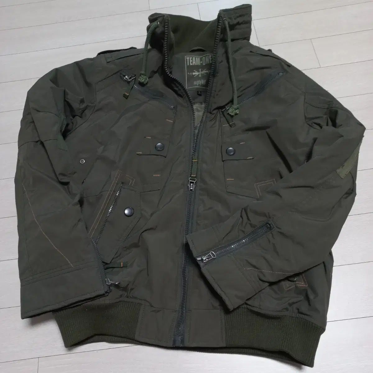 TEAM-ONE マウンテンダウンジャケットアウターL