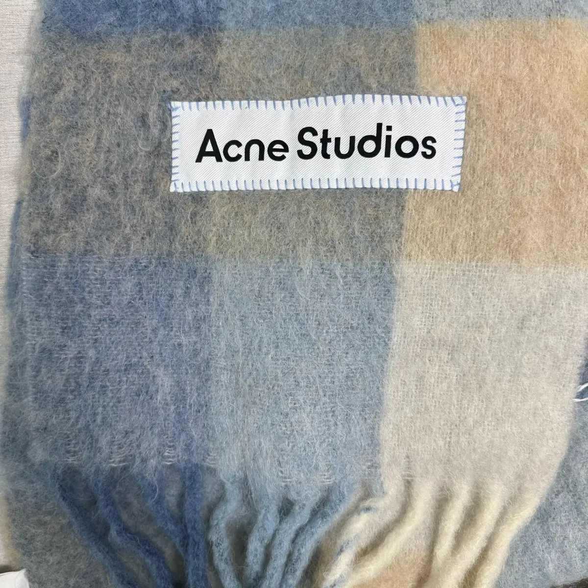 アクネストゥディオズ モヘア