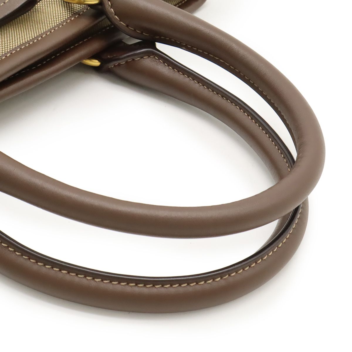 カーキベージュ