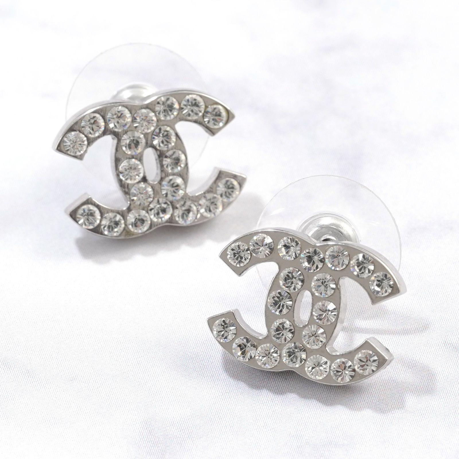 CHANEL ココ ラインストーン シルバー ピアス 06V