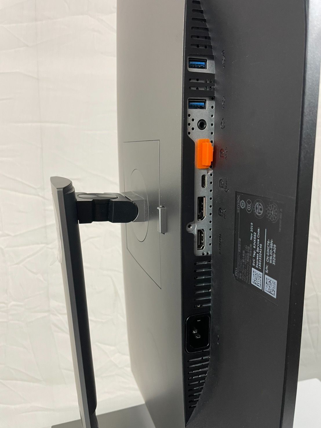 27インチモニター