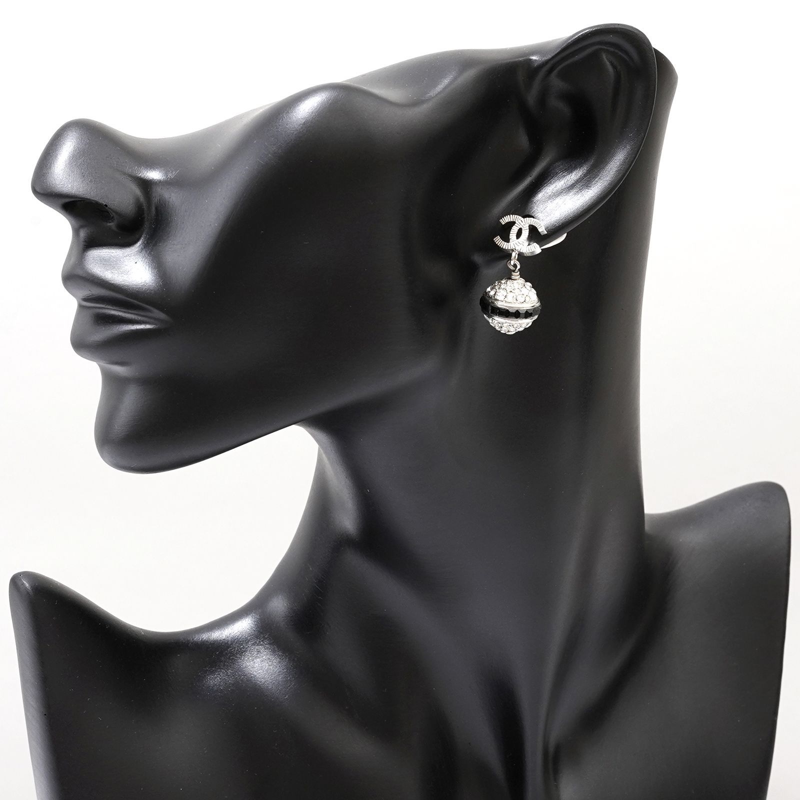 CHANEL ココマーク ラインストーン シルバー ピアス