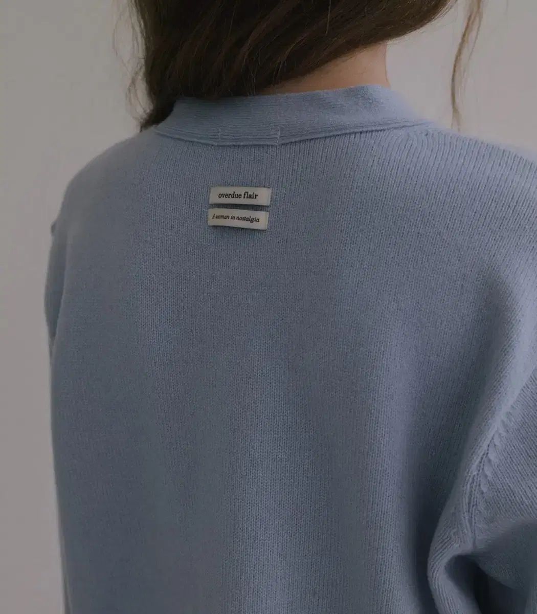 オーバーデューフ ウール Vネック カーディガン ベイビーブルー