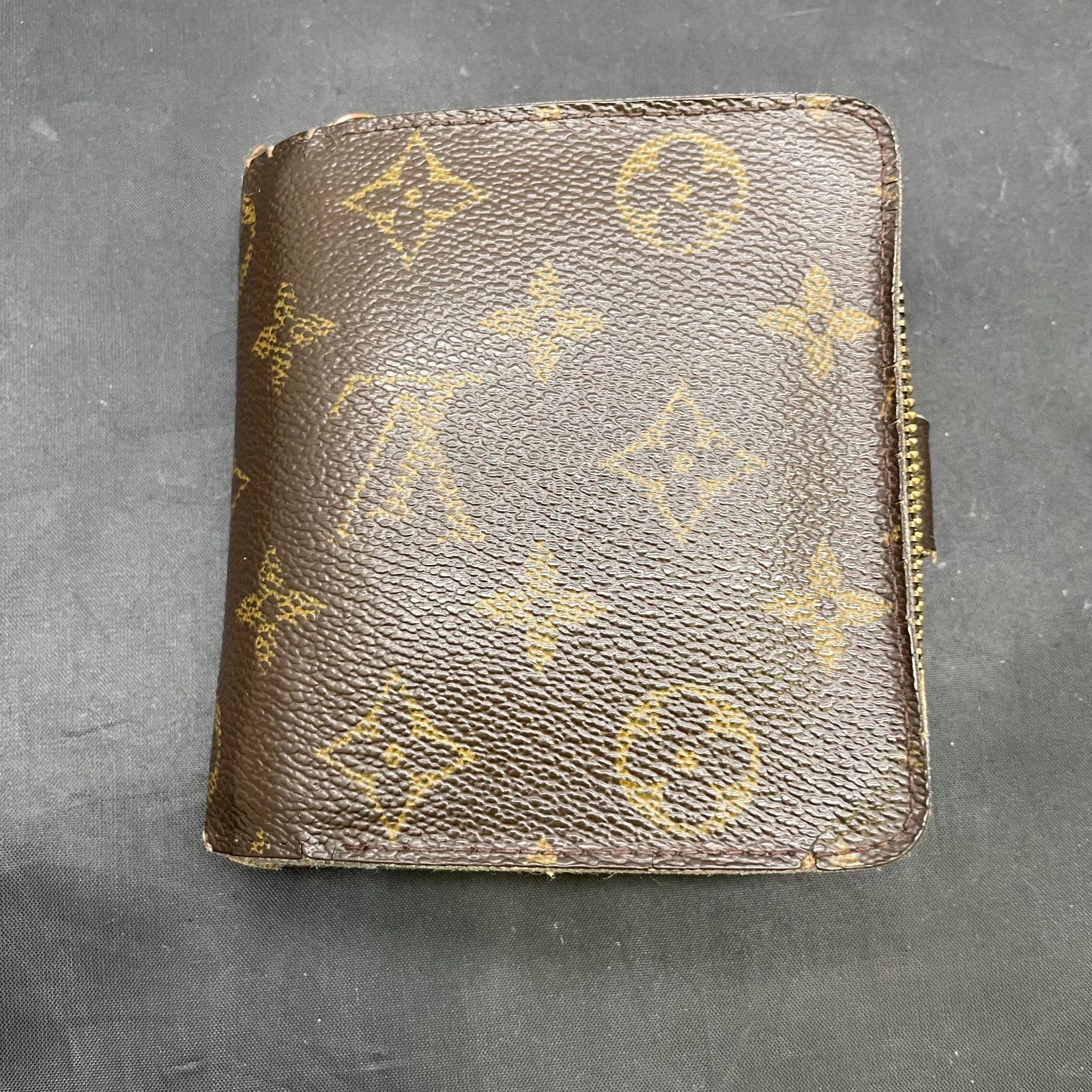 ルイヴィトン モノグラム コンパクトジップ B25111200