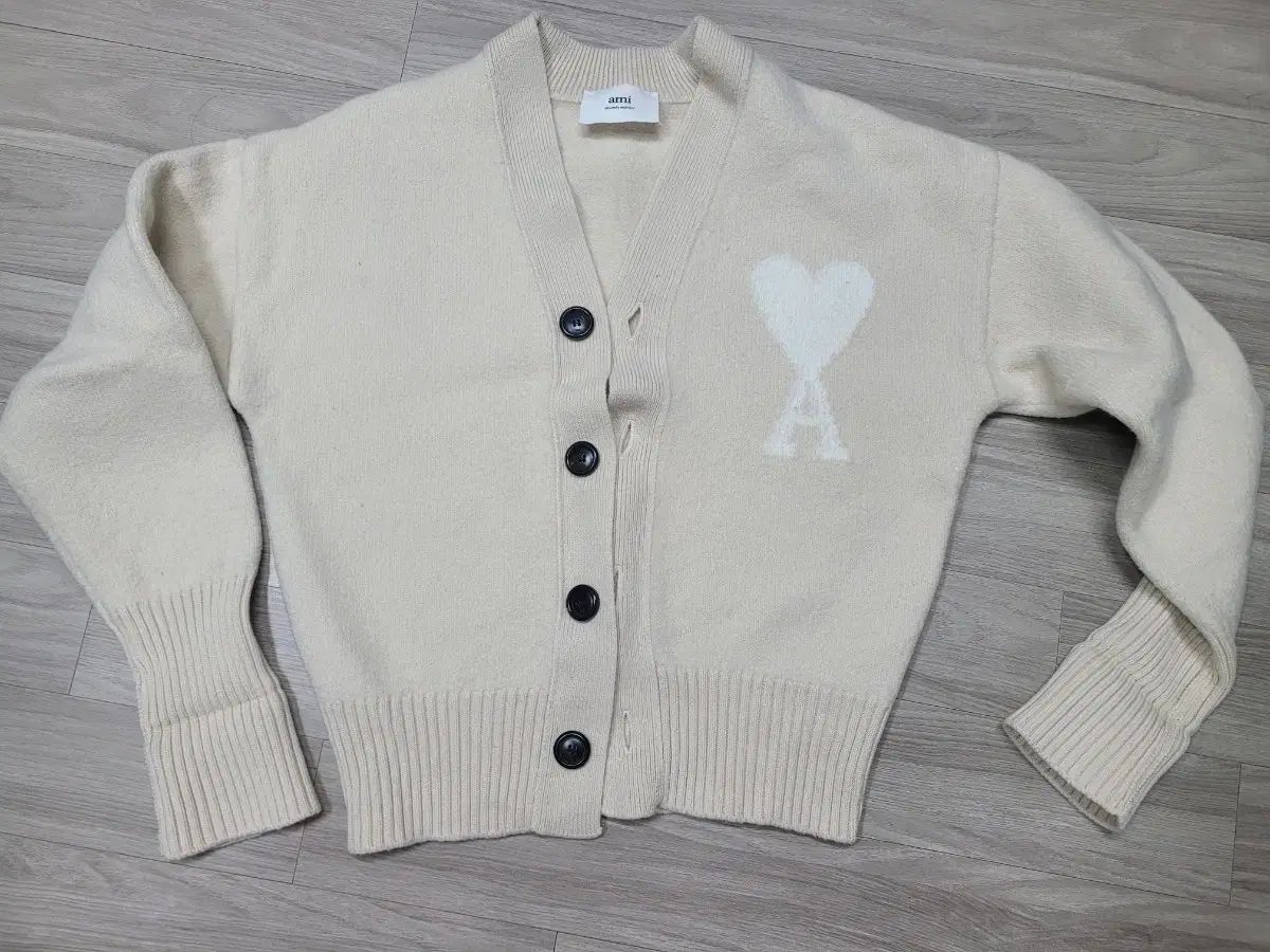 アミ ビックハート カーディガン アイボリー