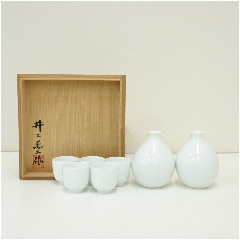 人間国宝 井上萬二造 白磁彫文酒器揃 共箱 和食器 おしゃれ 一式 酒器揃え 酒器セット お酒 熱燗 冷酒 ディスプレイ インテリア 骨董