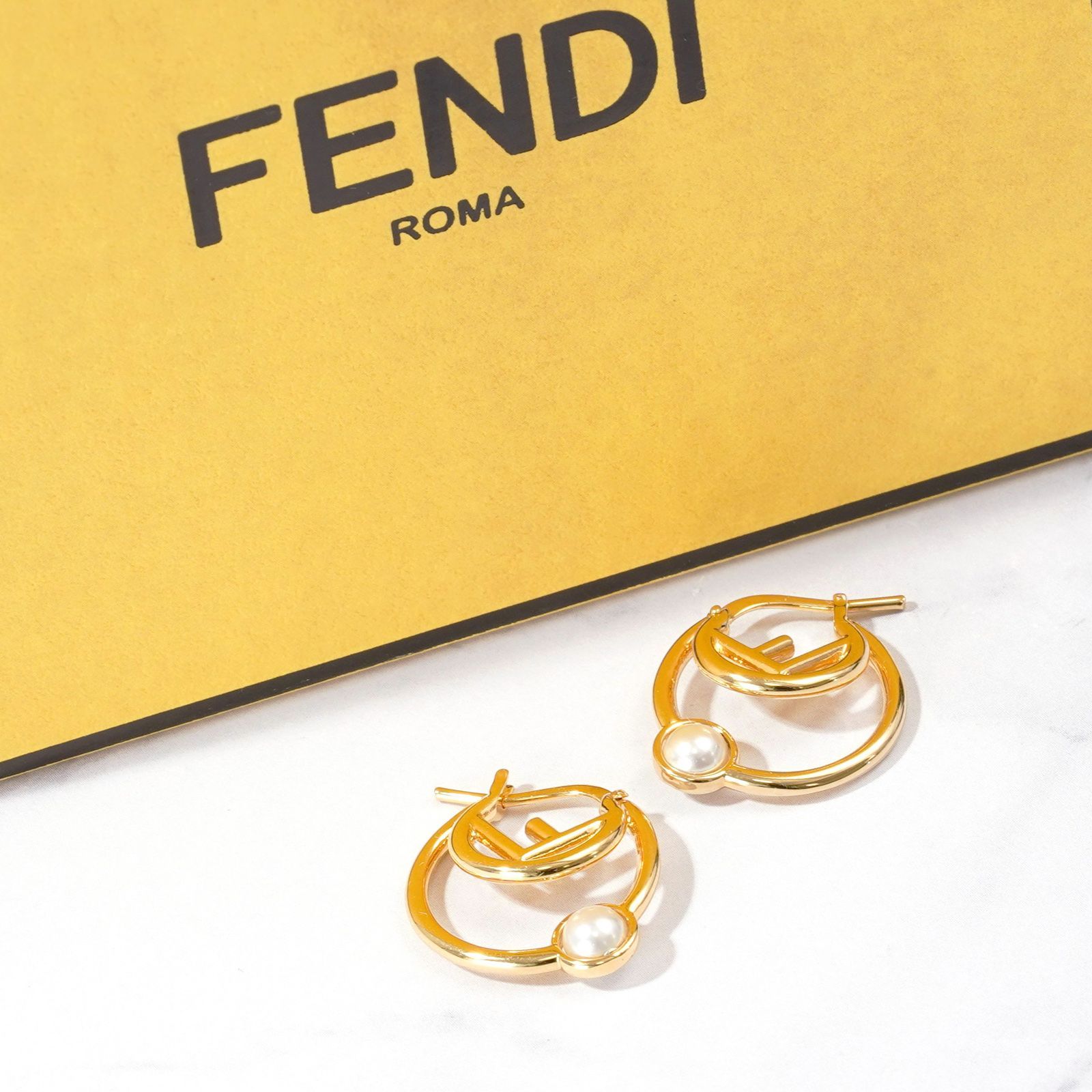 FENDI ピアス F IS FENDI ゴールド パール 8AK237 - メルカリ