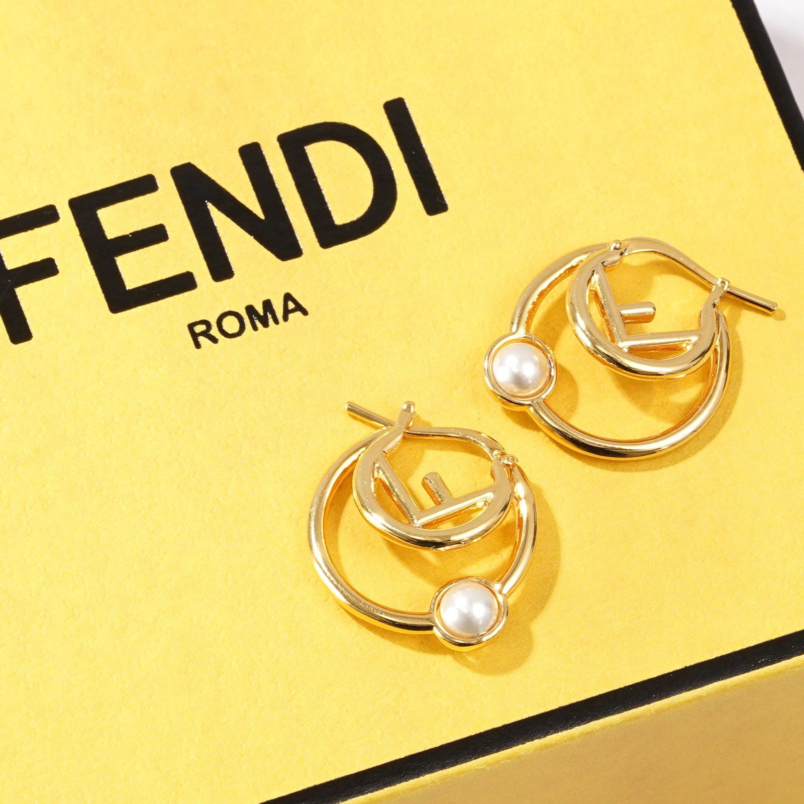 FENDI ピアス F IS FENDI ゴールド パール 8AK237