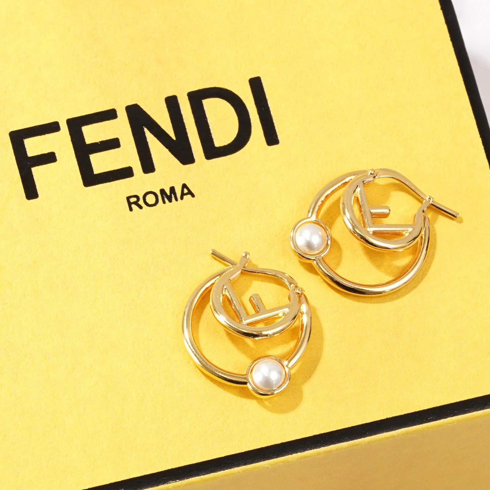 FENDI ピアス F IS FENDI ゴールド パール 8AK237 - メルカリ