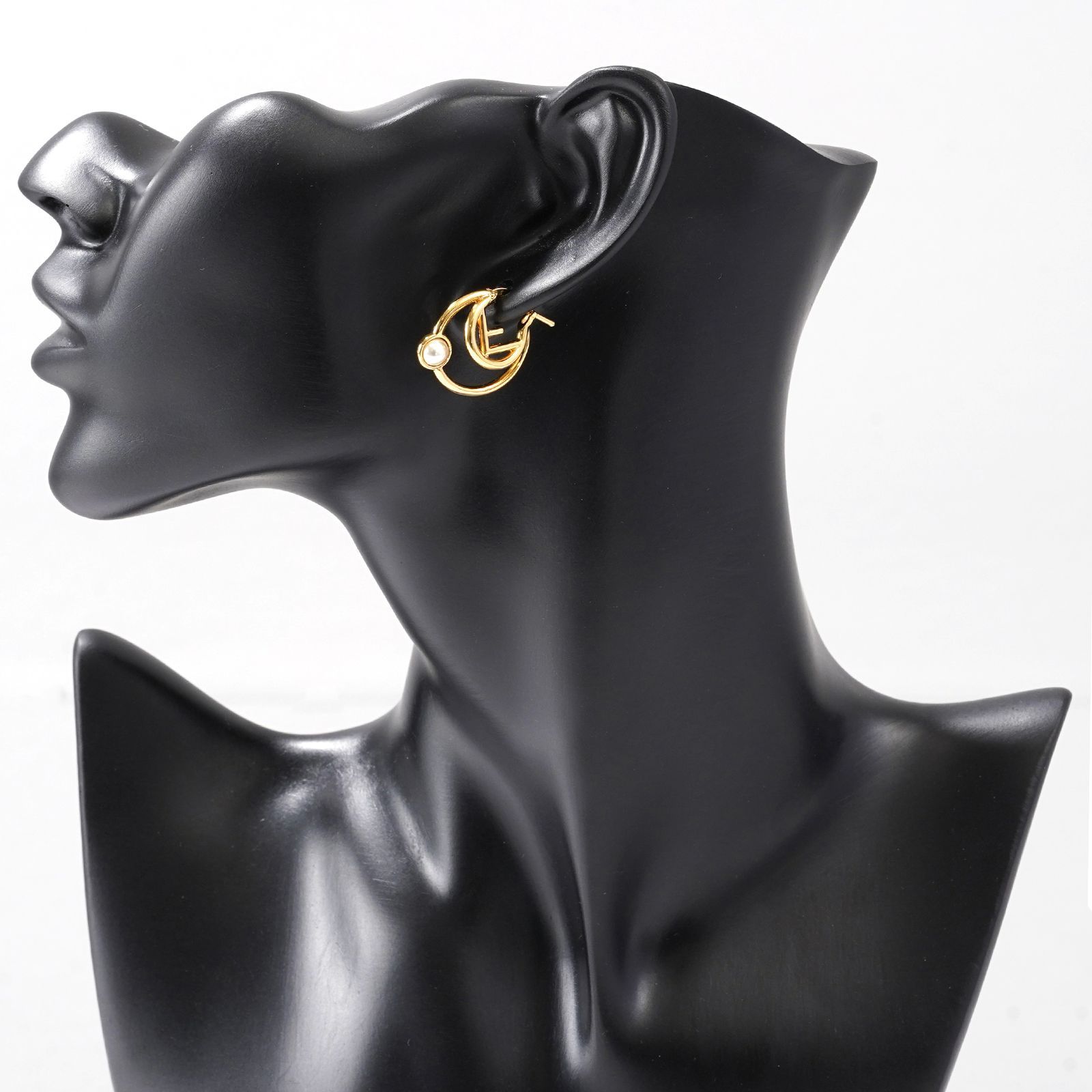 FENDI ピアス F IS FENDI ゴールド パール 8AK237 - メルカリ