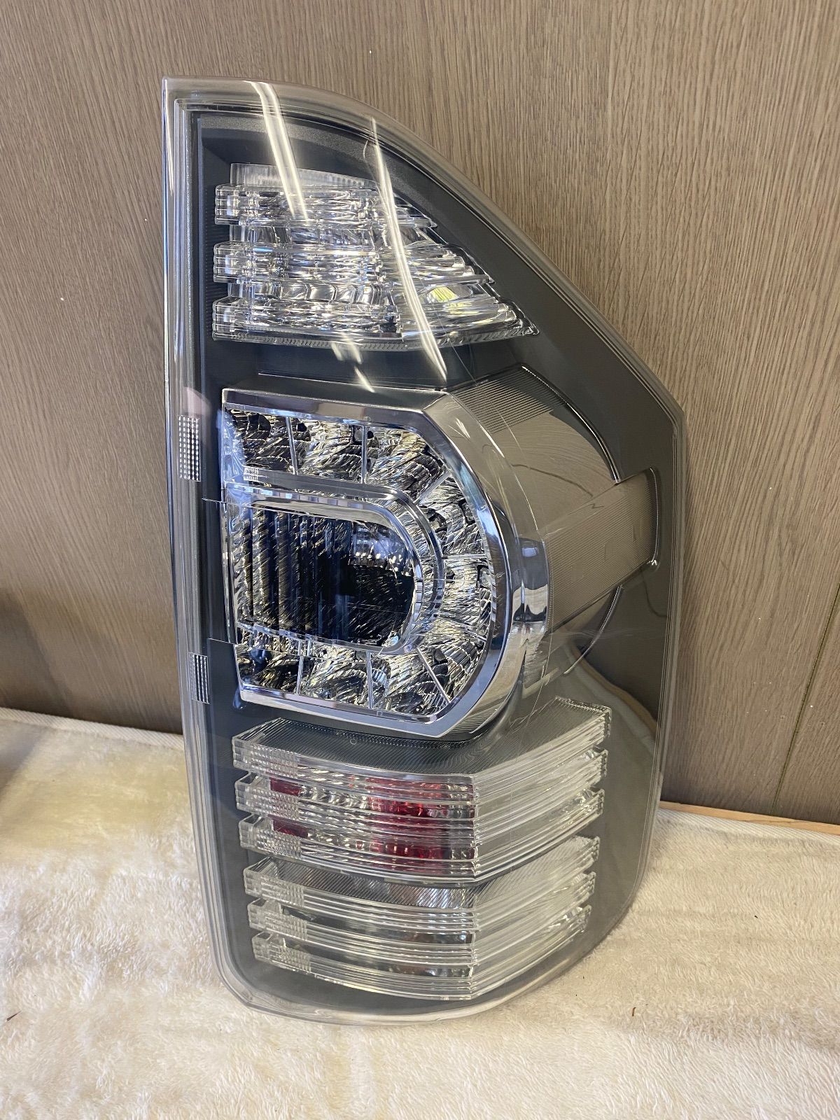 トヨタ ヴォクシー ZRR70 テールランプ - メルカリ