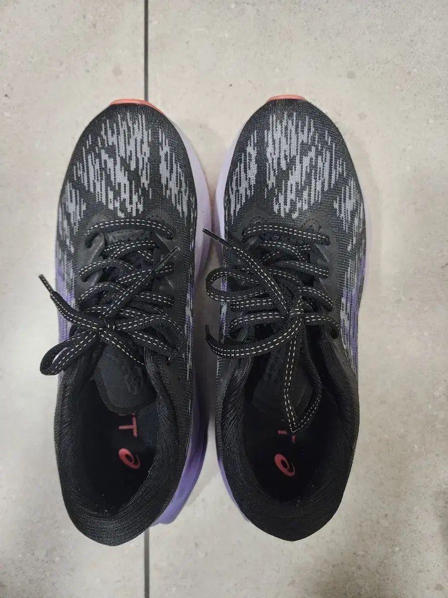 アシックス ノヴァブラスト3 235