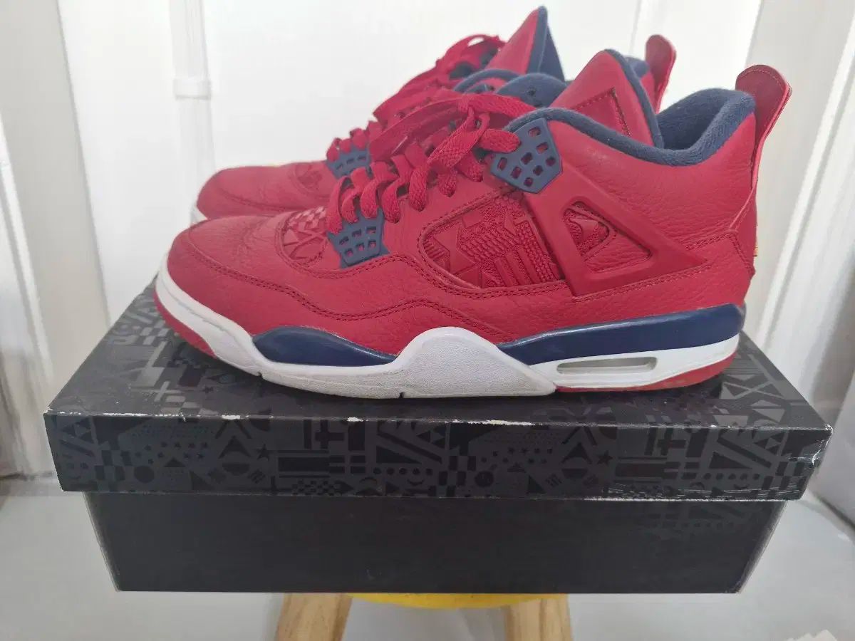 Jordan 4 Retro Fiba 2019 275