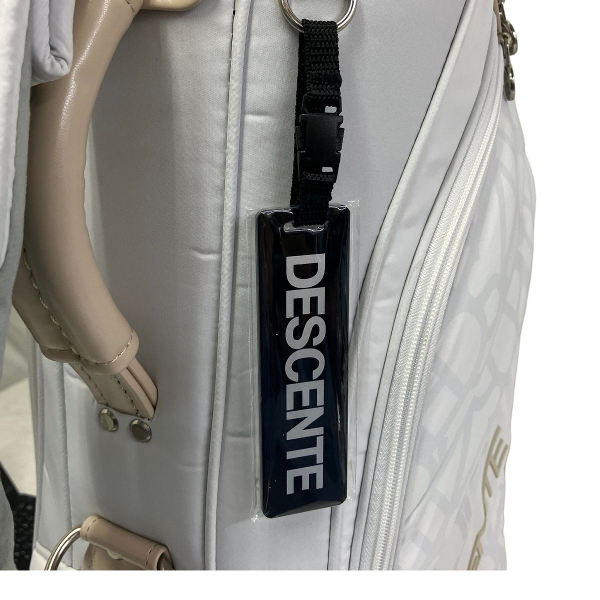  DESCENTE DQCUJJ01 キャディバッグ 8 5型 46インチ対応 2 8kg ホワイト デサント 良好 T10555620 アイアン ゴルフバッグ キャディバッグ ゴルフ