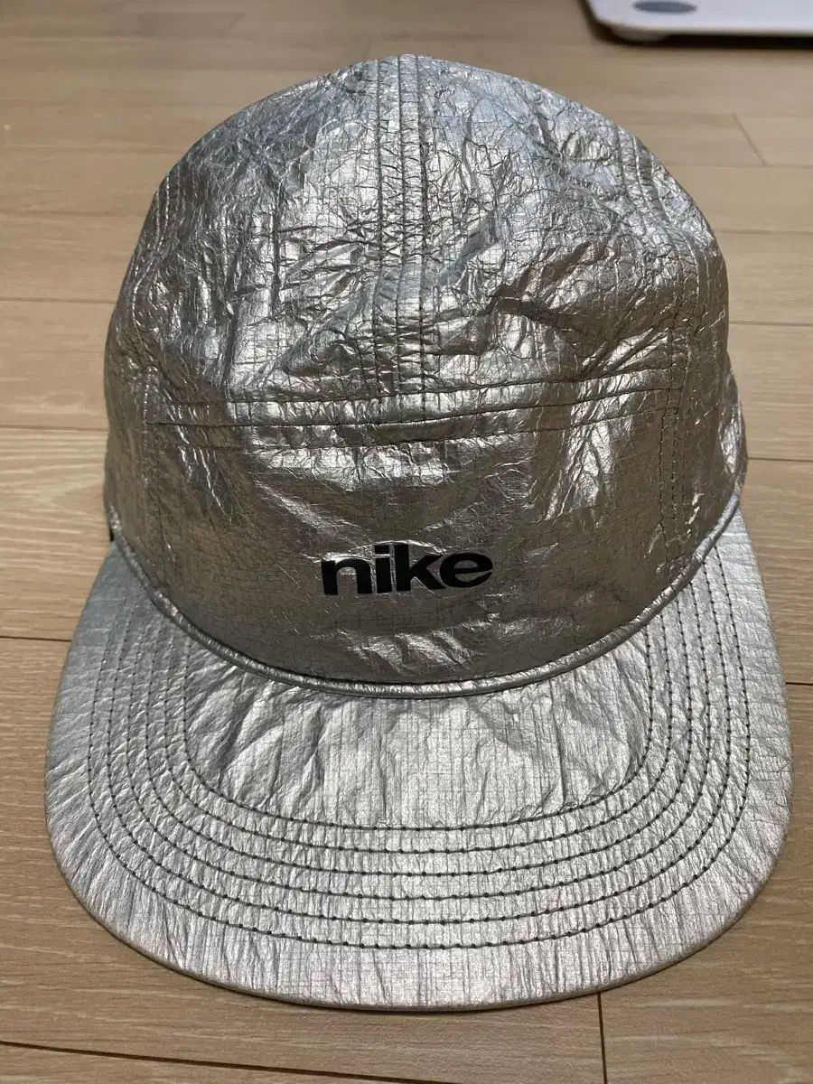 ナイキ AW84 マース ランディング メタリック シルバー キャップ キャンプキャップ NIKE