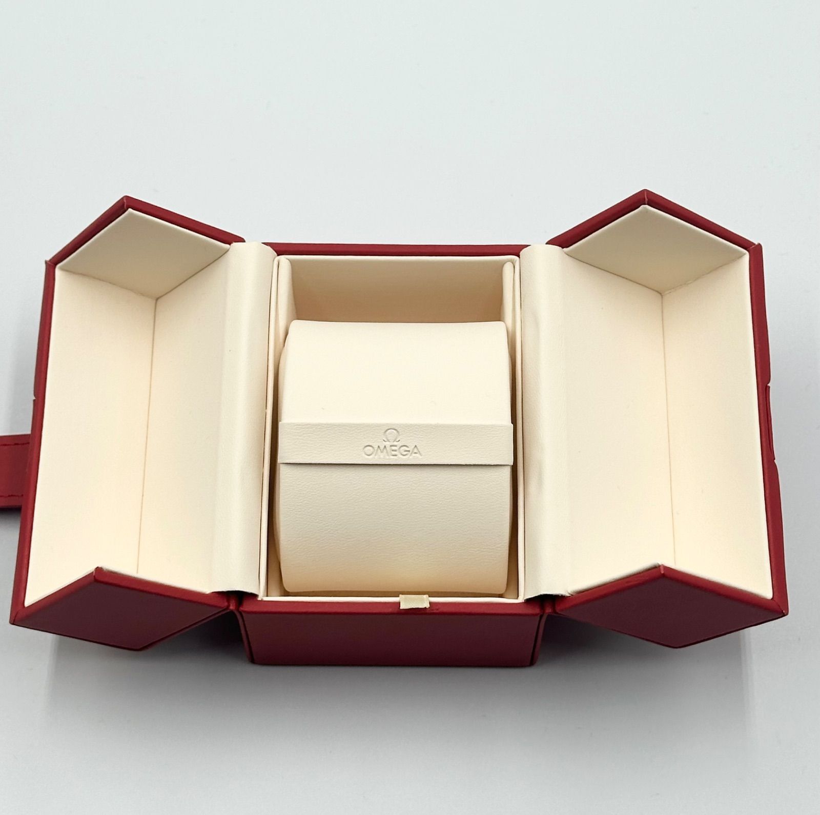 未使用に近い✨️】OMEGA オメガ 純正 赤レザー 腕時計 空箱 - メルカリ