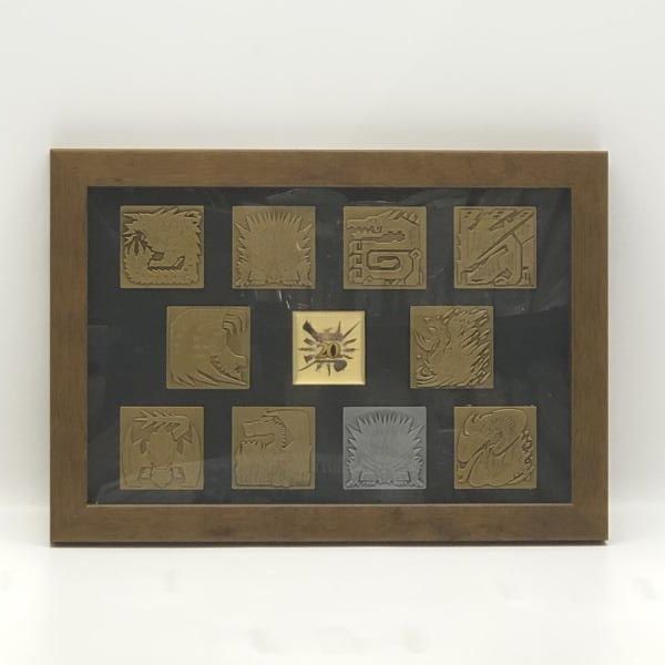 中古】紐欠品)額装ピンズセット(11種セット) モンスターハンター20周年