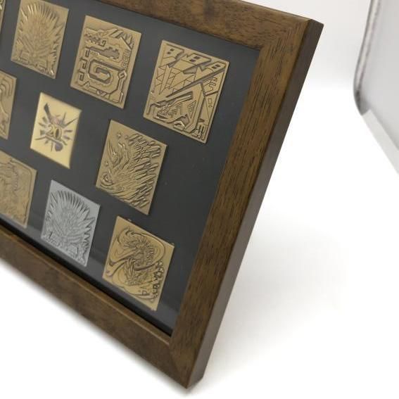 中古】紐欠品)額装ピンズセット(11種セット) モンスターハンター20周年