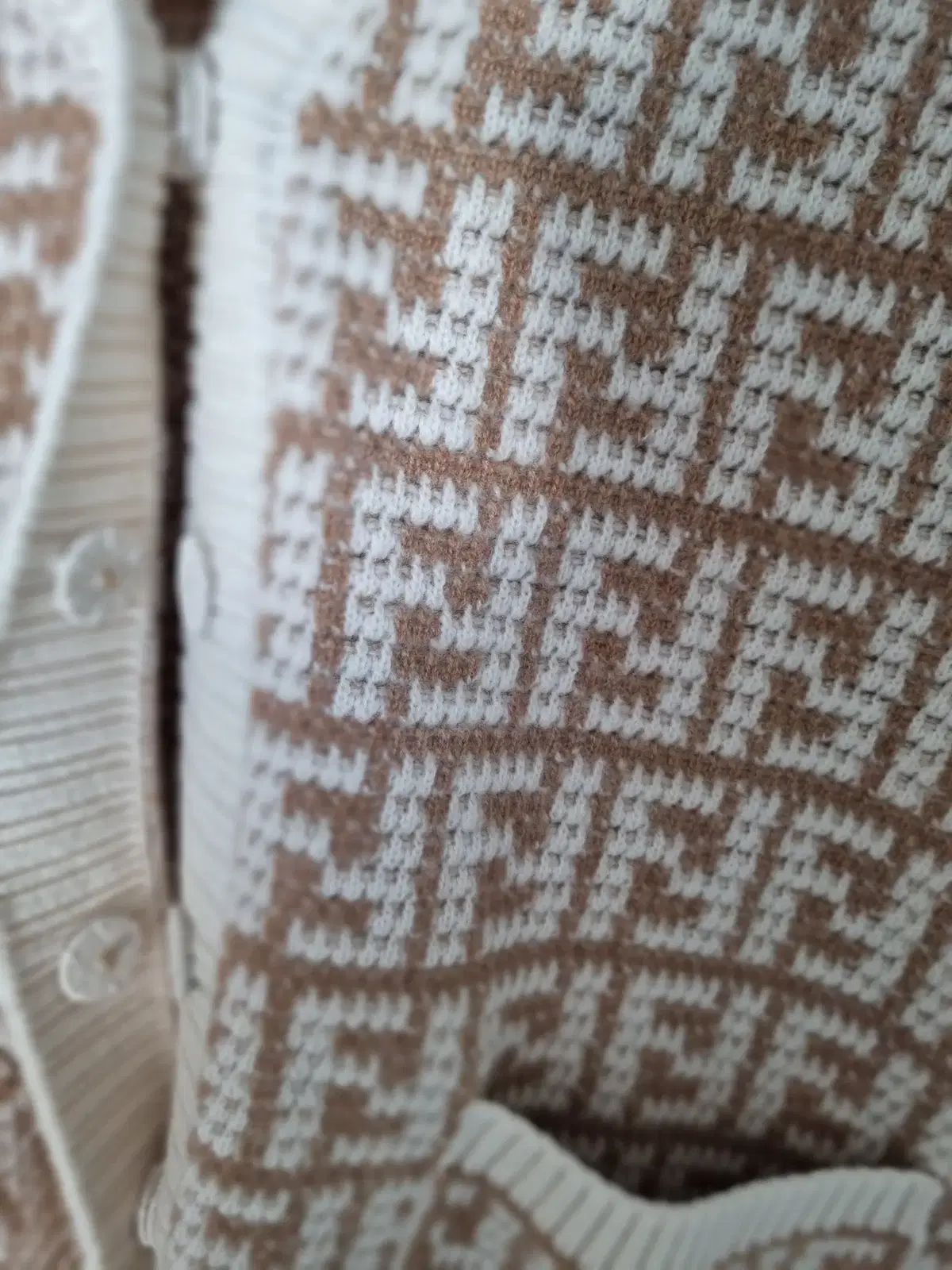 ニットカーディガン