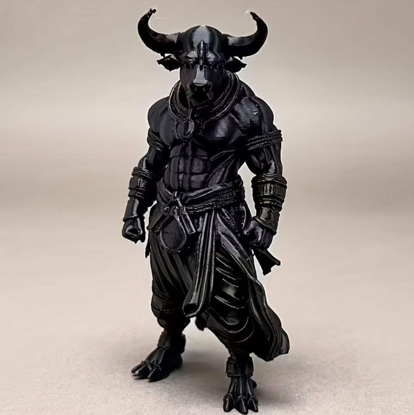 フィギュア 牛の戦士 ブラック 黒 おもしろい 置物 9.2cm 戦うウシ 二