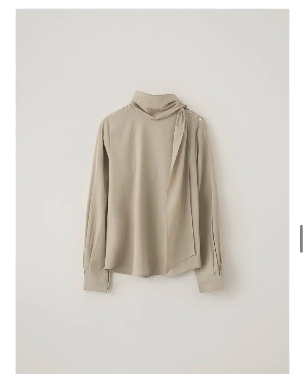 プレップフォーダー 25FW カーブスカーフブラウス サンド