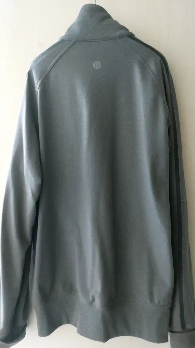 ルルレモン フィッティド パーフォマンス ジャケット - メンズ M