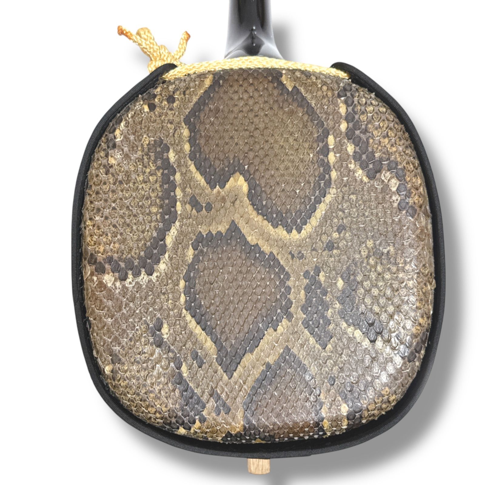 沖縄三線 真壁型 蛇皮 ハードケース付 - メルカリ