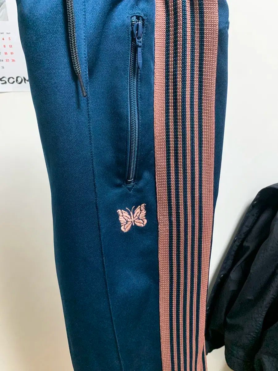 ニードルズ ナロー トラックパンツ ポリ スムース ティールグリーン s