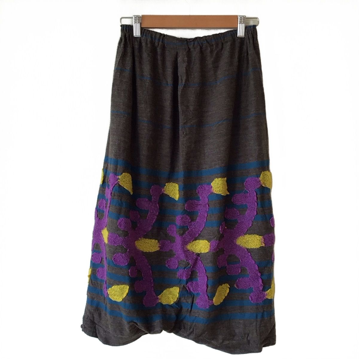 me ISSEY MIYAKE ミー イッセイミヤケ パンツ レディース - ダークグレー×パープル×マルチ クロップド 半端丈