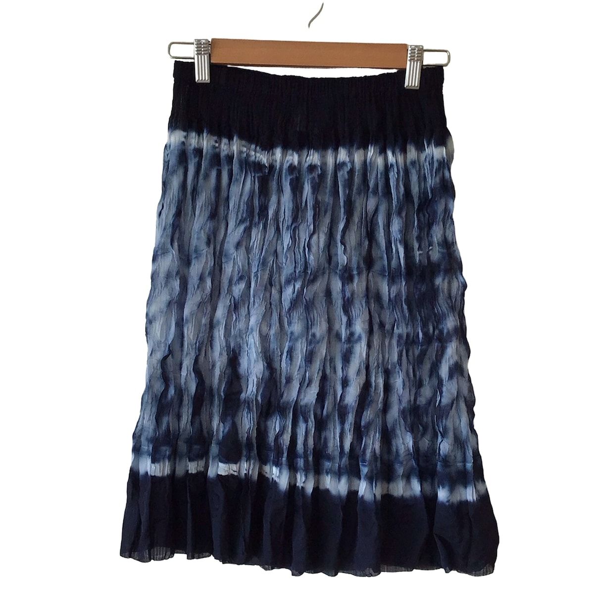 me ISSEY MIYAKE ミー イッセイミヤケ スカート レディース - ブルーグレー×黒 ひざ丈 シワ加工