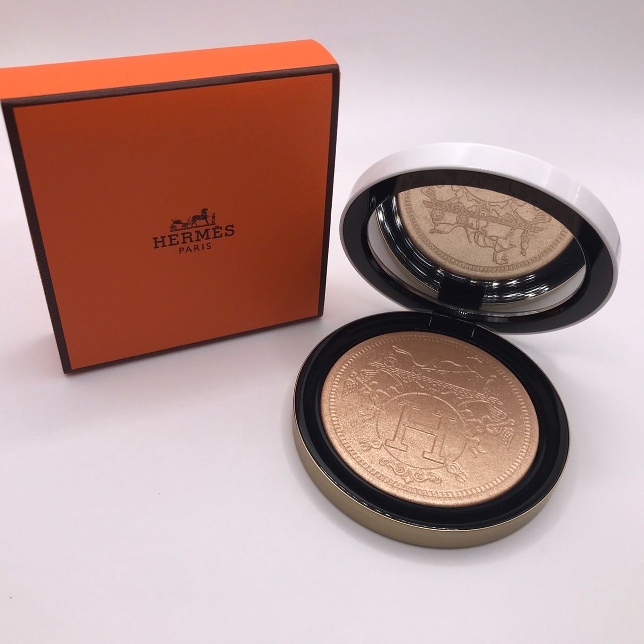 HERMES エルメス プードル オルフェーヴル 01 フェイスパウダー